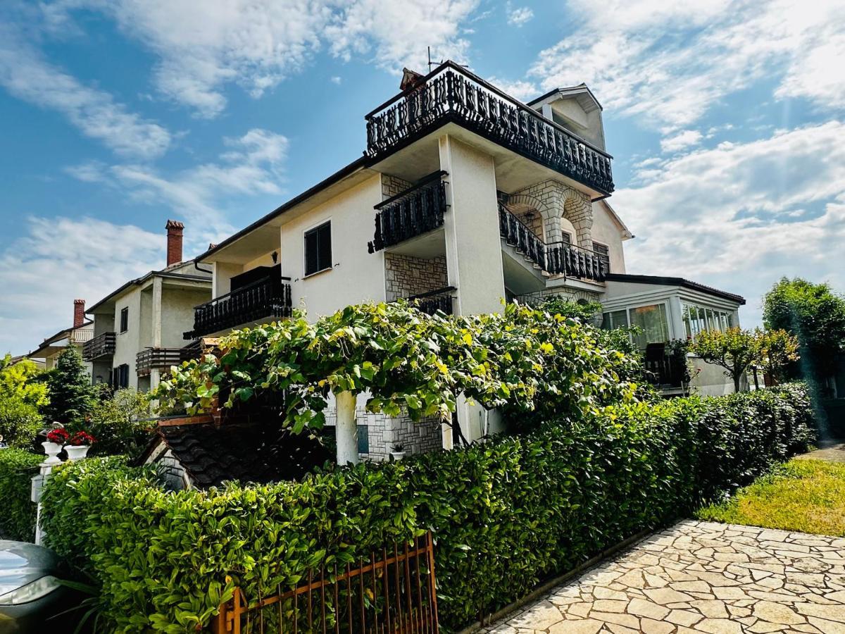 Casa Blanca *